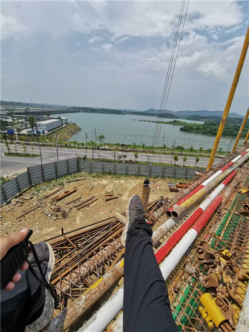 安康市作业中发生设备损坏或人员意外，责任怎么划分？